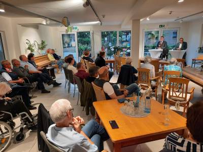 Da zieht doch wohl nicht der SPD Mann Grimassen?