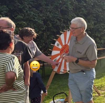 B&uuml;rger im Gespr&auml;ch mit Dirk Blank, ein Kind am Gl&uuml;cksrad mit Diana Heinrich